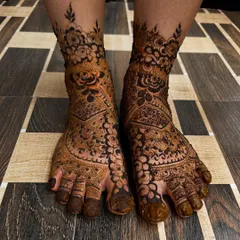 Your bridal look isn't complete without mehendi on your feet. I design intricate patterns that cover the feet and ankles, often matching the style of your hand mehendi for a cohesive and elegant look.
