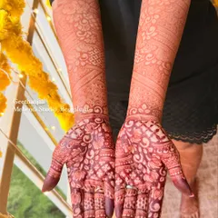 The stunning result of my organic henna after less than 24 hours. The deep red-brown color shows the richness of the stain for this Maharashtrian bride.