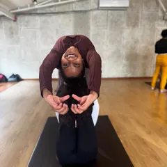 Look at this pure, uninhibited joy. This moment from our Shared Gravity acro yoga workshop captures the essence of what we do: finding trust, support, and laughter in connection with another. It’s a beautiful reminder that healing can also be playful and light.