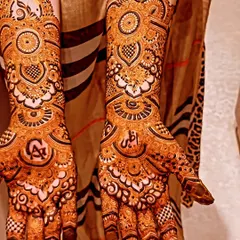 The final stain of a detailed festive mehendi. The rich color shows the quality of our henna and is perfect for making a statement at your next big event, without the commitment of a full bridal design.