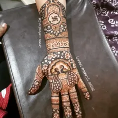 A classic siders design featuring peacocks on the palm and a swastika on the forearm. The pattern is rich and detailed, ideal for close family members at a wedding.