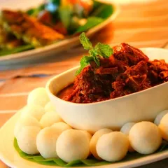 I believe food is the soul of a place. This is a classic Kodava meal from Coorg, featuring flavourful pandi curry (pork curry) and kadambuttu (steamed rice dumplings). My food trails are about tasting the real deal, the kind of food locals eat and love.