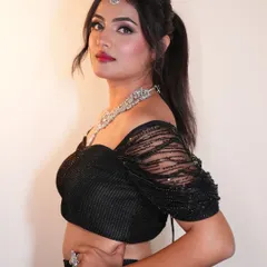 This modern black lehenga is perfectly styled with a sleek, silver-toned diamond-look necklace and maang tikka. This is a great rental option for a chic and contemporary photoshoot.