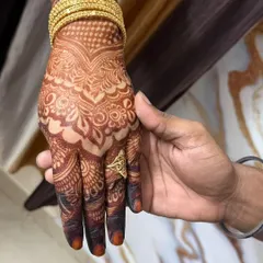 The beautiful, rich brown stain of a mature henna design. This is the color you can expect a day or two after the paste is removed.