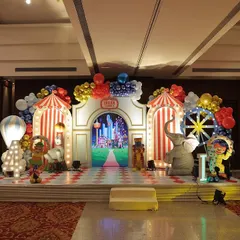 Step right up to this spectacular carnival themed stage. I combined classic red and white stripes, a ferris wheel prop, and charming animal figures to create an authentic and playful circus experience for a child's birthday.