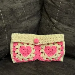 All hearts for you. This is my cute, multipurpose crochet pouch made with heart-themed granny squares. It’s perfect for storing makeup, stationery, or any other small essentials.
