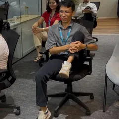 This employee at DNATA is practicing a seated figure-four stretch. It's an excellent way to open the hips and relieve lower back tension, a common issue for office workers.