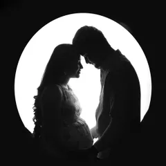 A simple and powerful silhouette of an expecting couple. This artistic black and white portrait focuses on your connection and the beautiful shape of the baby bump, creating a timeless piece of art.