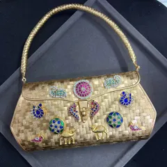Who said finding the perfect fusion clutch would be difficult? This gold-plated piece is made from 925 silver and adorned with a variety of colourful, traditional motifs like camels and peacocks.