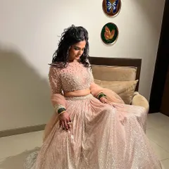 For a Sangeet or Reception, we can create a stunning glam look. This style features soft, flowing curls and dramatic eyes, perfect for an evening of celebration and dancing.