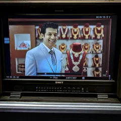 Here’s a monitor grab from a jewelry ad shoot. For this role, I adopted a polished and sophisticated look to match the luxury brand. I am comfortable portraying upscale characters for high-end product advertisements.