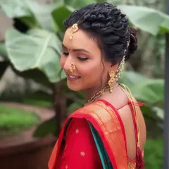 A smiling portrait of our North Indian bride embracing the Maharashtrian Navvari look. The soft glam makeup complements the vibrant saree perfectly.