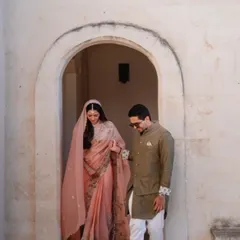 A moment of quiet chivalry as the groom helps his bride. We believe styling is a feeling, not something that can be forced, and these small, natural gestures tell us so much about a couple's story.