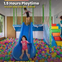 A perfect example of the fun at Zig Zag Zoh in Gurugram. This play area features a massive, colorful ball pit with a blue slide, all enclosed by safety netting for worry-free play.