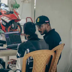 Another shot of a rider getting detailed feedback based on their data. This helps turn abstract concepts into concrete actions you can take on your next lap.