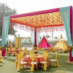 We believe in celebrations that are bursting with life and color. This poolside Haldi setup, with its vibrant canopies, traditional manji lounges, and phulkari details, shows how we infuse energy and joy into pre-wedding festivities.