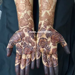 A clear view of the 48-hour stain on the palms and forearms. The deep color makes the floral patterns truly stand out.