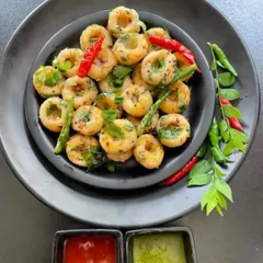 We love adding unique items to our menu, like these savoury mini rice flour rings. Lightly spiced and pan-fried, they are served with classic red and green chutneys, making for a delicious and bite-sized snack.