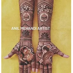A classic bridal design featuring a bride and groom. The figures are drawn with great detail on the palms, surrounded by traditional motifs like lotuses and domes.