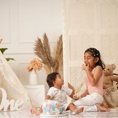 Another adorable shot from this sibling smash cake photoshoot.