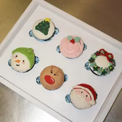 It's beginning to look a lot like Christmas with our box of assorted festive cupcakes. This set includes adorable, hand-decorated designs like a snowman, Santa, a reindeer, a Christmas tree, and a wreath.