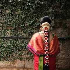 A perfect example of a traditional Poola Jada. This intricate floral braid is a hallmark of South Indian weddings, and I ensure every petal and detail is perfectly in place.