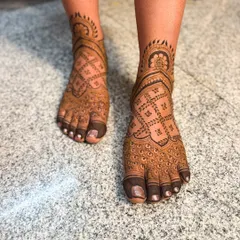 A full coverage geometric design for the feet, providing a look that is both traditional and modernly chic.