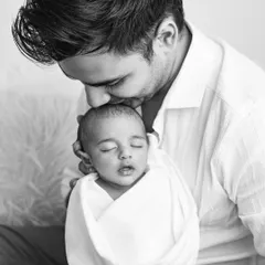 The quiet, powerful love of a father for his newborn. These are the moments that fill my heart, capturing the beginning of a lifelong bond in a simple, honest portrait.