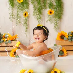 Nothing beats the giggles and splashes of a tub session! This sunflower-themed milk bath is one of my most popular setups, creating bright, joyful, and wonderfully playful photographs that babies absolutely love.
