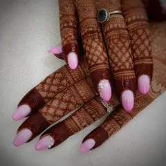 A perfect example of my custom bridal nail service. This set features a soft pink and white ombre design, with a delicate placement of rhinestones on the accent nail, designed to beautifully complement traditional henna.