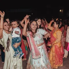 Pure joy and unrestrained dancing during the baraat. From the youngest to the oldest, everyone joins in the celebration, and I'm there to capture every move.