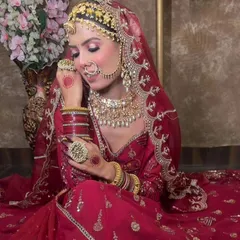 This royal Rajasthani bridal look features a heavy polki choker, large finger rings, and a traditional borla-style maang tikka, all available for rent.