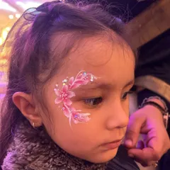 A delicate floral design with a hint of glitter for this little sweetheart. I always use gentle strokes and make sure the kids are comfortable.