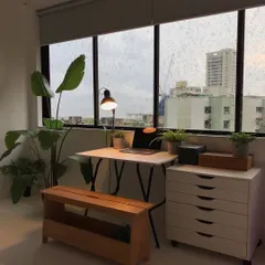 Another look at my studio on a cloudy day. The large window provides a great view and plenty of diffuse light, which is ideal for drawing and painting.