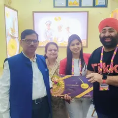 A special thanks to food blogger @mistertikku for visiting my stall at the expo. This photo is a great recap of a successful event where I presented my wide range of gifts and sweets.