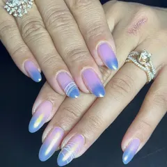 Blue bliss. This is a beautiful blue and pink ombré with a chrome finish for that extra shine.