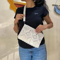 Here is our macrame cross-body bag, featuring a detailed diamond pattern and a fringe flap. It comes with a detachable strap so you can also use it as a clutch.