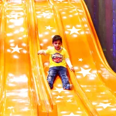 A solo ride down our wide, star-themed slide. Even when playing alone, there's a world of adventure to be found in My Maze.