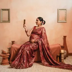 A beautifully styled portrait that feels both traditional and regal. I use props like this vintage hand mirror to add a touch of elegance and storytelling to the session.