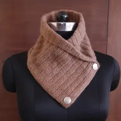 This crochet neck warmer in a warm, earthy brown is a versatile accessory for any winter wardrobe. The button-up design makes it easy to wear and adds a touch of rustic charm.
