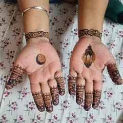 This minimal Chand Raat design features a crescent moon on one palm and a lantern on the other, with simple finger and wrist details. It's a modern take on festive symbols.