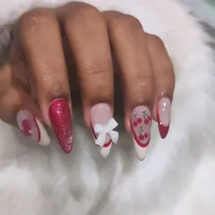 Sweet as a cherry. This adorable set includes hand-painted cherries, a 3D bow, and a sparkling pink glitter heart for a super cute and detailed manicure.