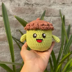 Here is a happy little Autumn Acorn character I crocheted. The amigurumi style gives it that cute, rounded shape, and the cheerful expression is hand-embroidered. It makes for a perfect little desk buddy or a unique gift.