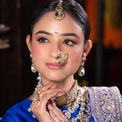 There is a unique royalty to a Maharashtrian Navari bride. Here, I created a classic look with clean, sculpted makeup, a traditional bindi, and a beautifully detailed nath that honors her heritage with grace.