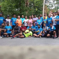 This is what the #HustleFam is all about. A group shot from one of our community training runs, where runners of all levels come together to prepare, share tips, and build momentum for race day.