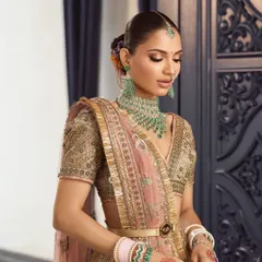 A closer look at the soft glam makeup for Vidushi. The focus was on creating a luminous complexion that looked like second skin, paired with a subtle smoky eye.