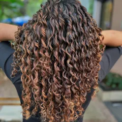 Look at these perfectly defined curls. I used a special curly hair painting technique to hand-paint highlights, making sure every single ringlet pops without disturbing the natural curl pattern. This is a non-bleach color.