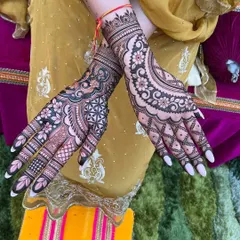 A gorgeous fusion design combining bold Arabic-style flowers with delicate check patterns. The contrast creates a very modern and stylish look.