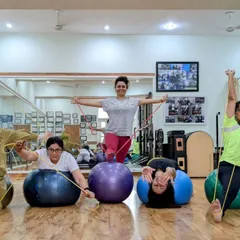 A FUN WORKOUT with the ball and Loop Band! We love getting creative with props to keep our sessions exciting and challenging.