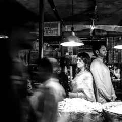 There's a unique magic in the chaos of Old Mumbai. This shot from the Dadar flower market uses motion and stillness to freeze a quiet moment between the couple, surrounded by the city's vibrant pulse. It’s a testament to finding beauty in unexpected places.
